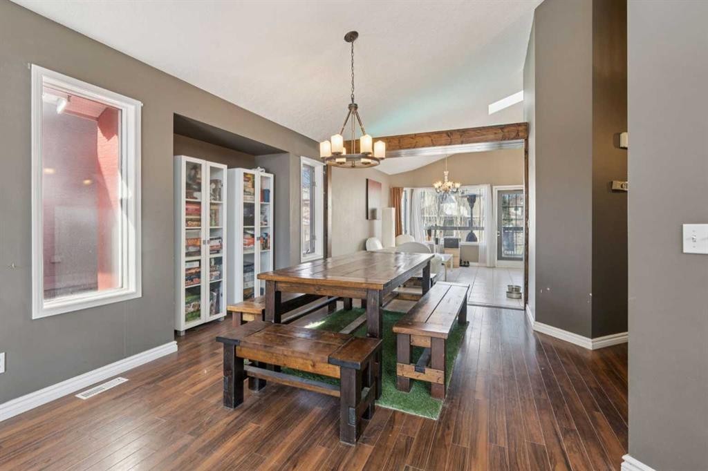 8373 Edgevalley Drive Nw, Calgary, AB - Indoor Photo Showing Dining Room