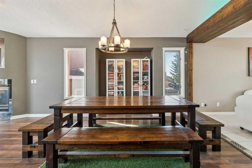 8373 Edgevalley Drive Nw, Calgary, AB - Indoor Photo Showing Dining Room