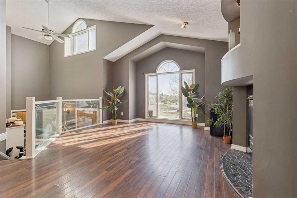 8373 Edgevalley Drive Nw, Calgary, AB - Indoor Photo Showing Other Room