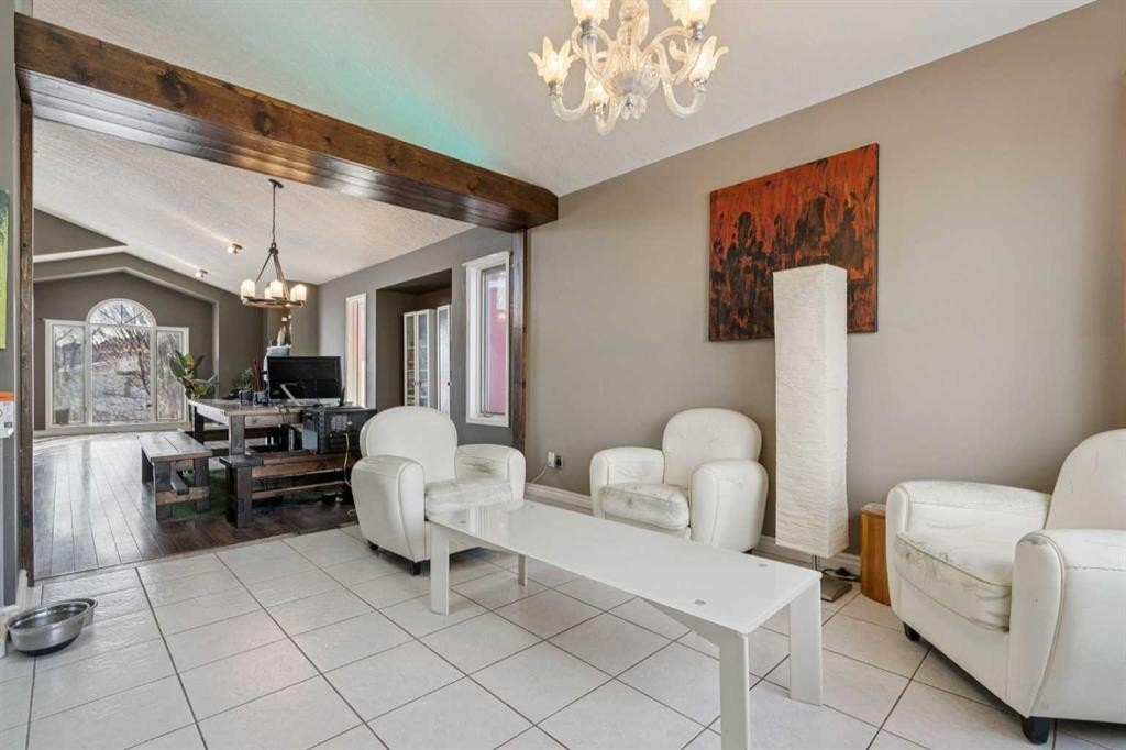 8373 Edgevalley Drive Nw, Calgary, AB - Indoor