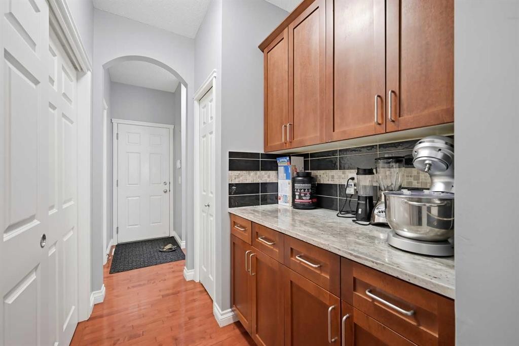 61 Saddleland Drive Ne, Calgary, AB - Indoor Photo Showing Kitchen