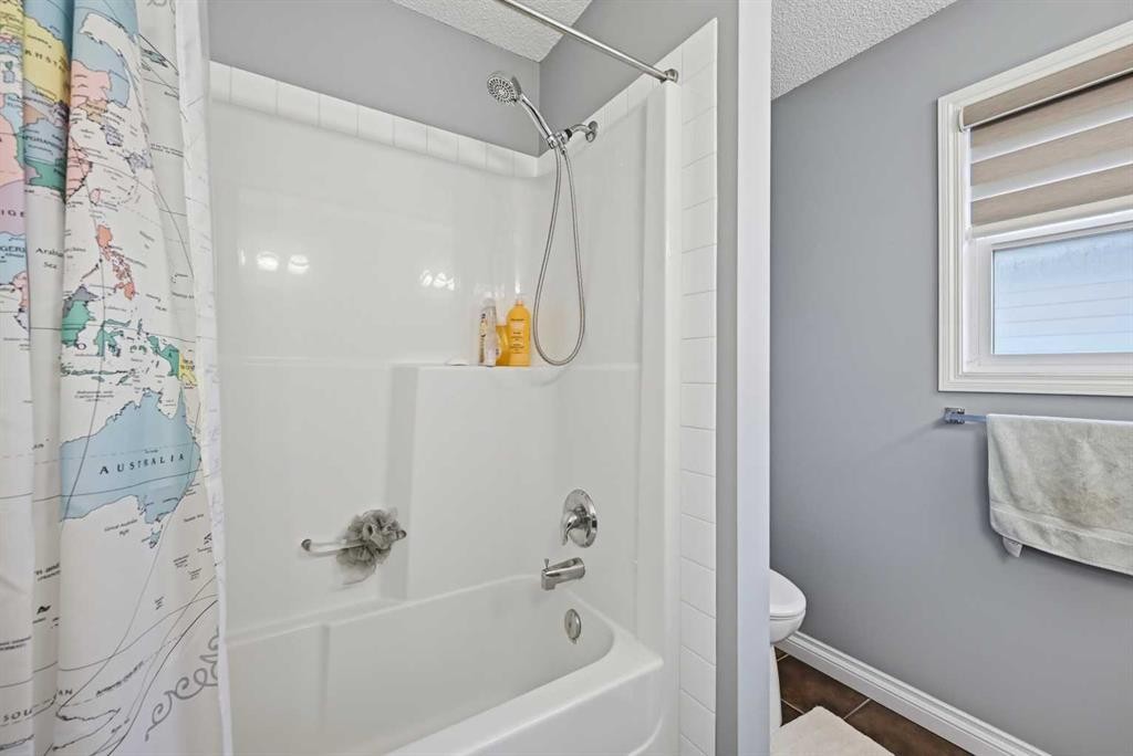 61 Saddleland Drive Ne, Calgary, AB - Indoor Photo Showing Bathroom