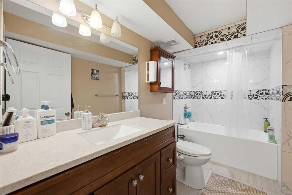 61 Saddleland Drive Ne, Calgary, AB - Indoor Photo Showing Bathroom