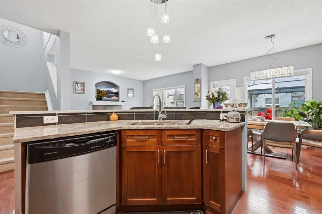 61 Saddleland Drive Ne, Calgary, AB - Indoor Photo Showing Kitchen