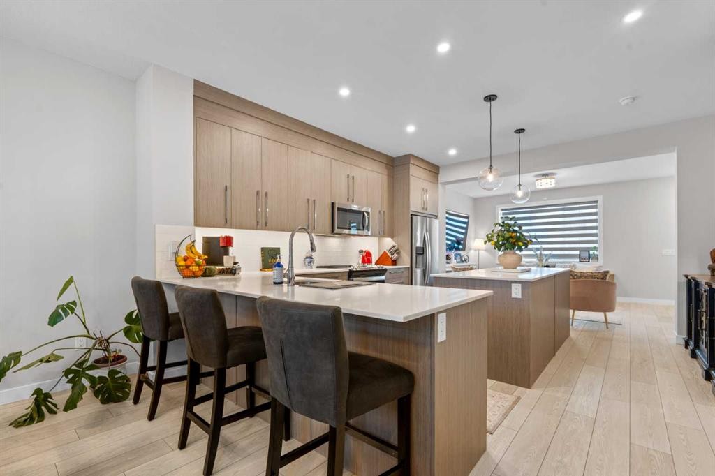 1053 West Lakeview, Chestermere, AB - Indoor Photo Showing Kitchen With Upgraded Kitchen