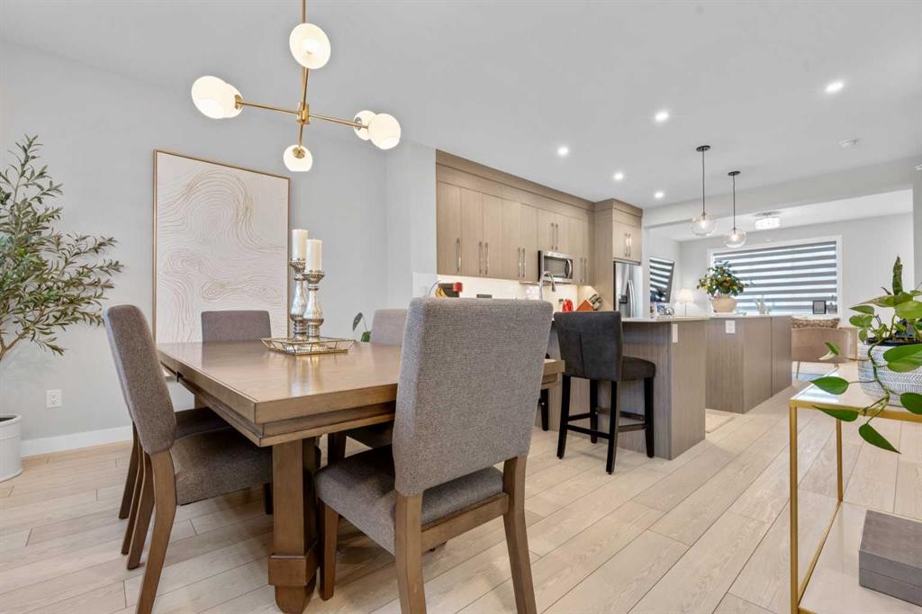1053 West Lakeview, Chestermere, AB - Indoor Photo Showing Dining Room