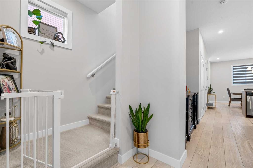 1053 West Lakeview, Chestermere, AB - Indoor Photo Showing Other Room