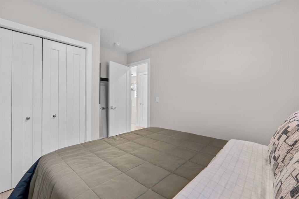 1053 West Lakeview, Chestermere, AB - Indoor Photo Showing Bedroom