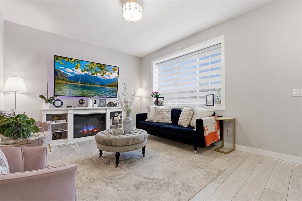 1053 West Lakeview, Chestermere, AB - Indoor Photo Showing Other Room