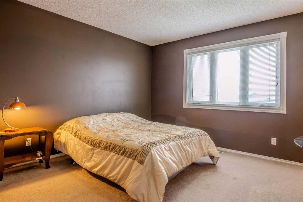 161 Saddlecrest Close Ne, Calgary, AB - Indoor Photo Showing Bedroom