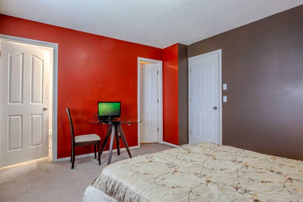 161 Saddlecrest Close Ne, Calgary, AB - Indoor Photo Showing Bedroom