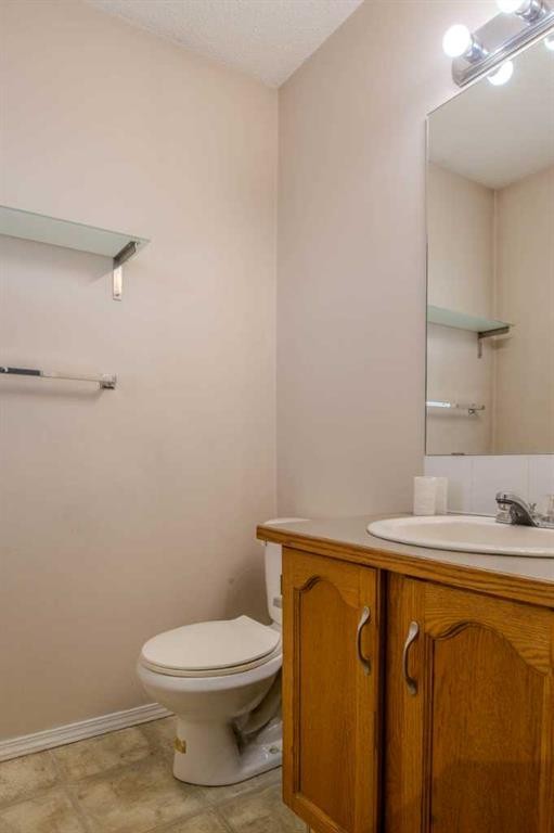 161 Saddlecrest Close Ne, Calgary, AB - Indoor Photo Showing Bathroom