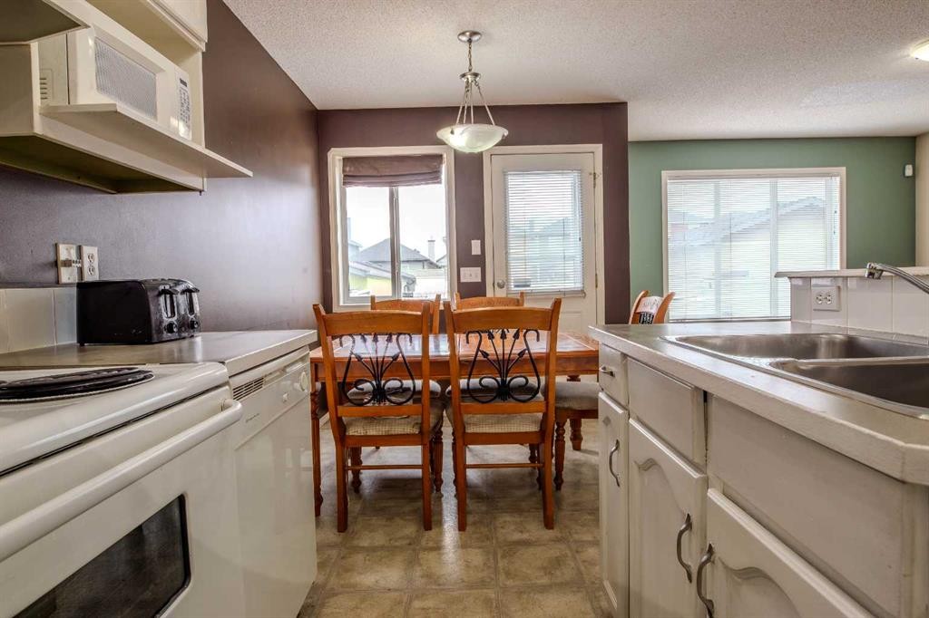 161 Saddlecrest Close Ne, Calgary, AB - Indoor Photo Showing Kitchen With Double Sink