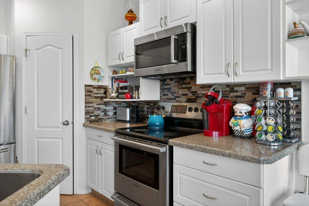 92 Hamptons Link Nw, Calgary, AB - Indoor Photo Showing Kitchen