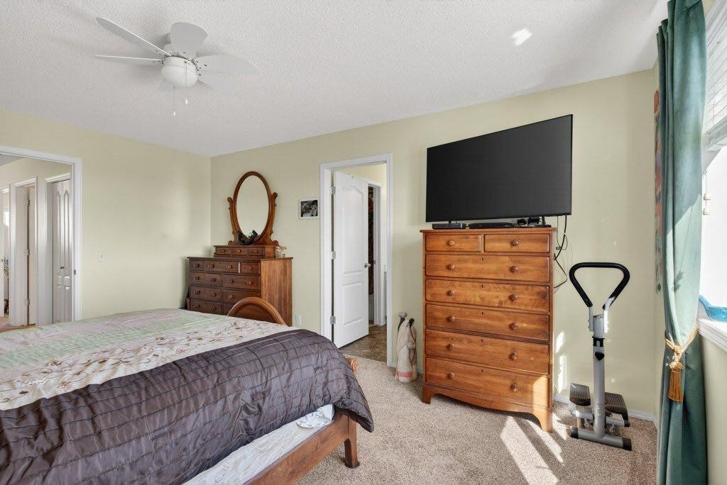 92 Hamptons Link Nw, Calgary, AB - Indoor Photo Showing Bedroom