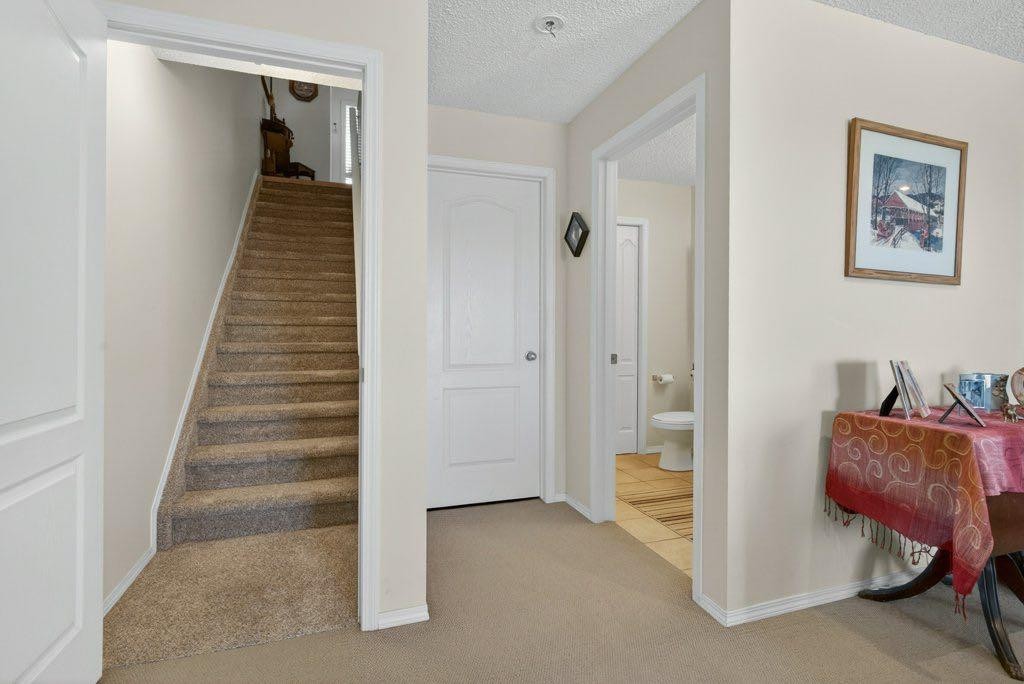 92 Hamptons Link Nw, Calgary, AB - Indoor Photo Showing Other Room