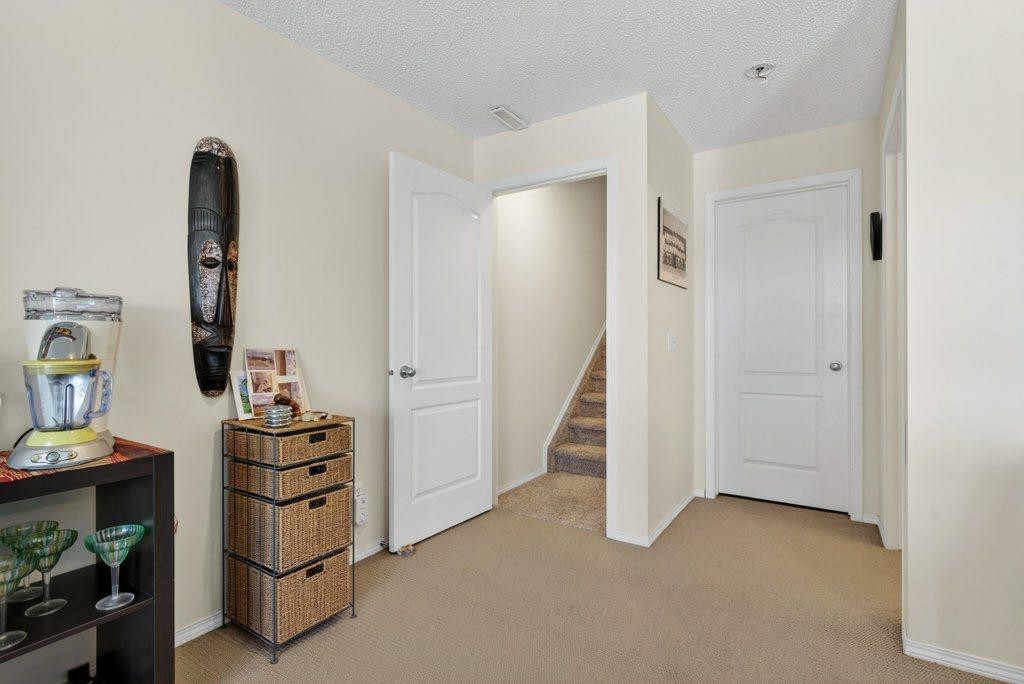 92 Hamptons Link Nw, Calgary, AB - Indoor Photo Showing Other Room