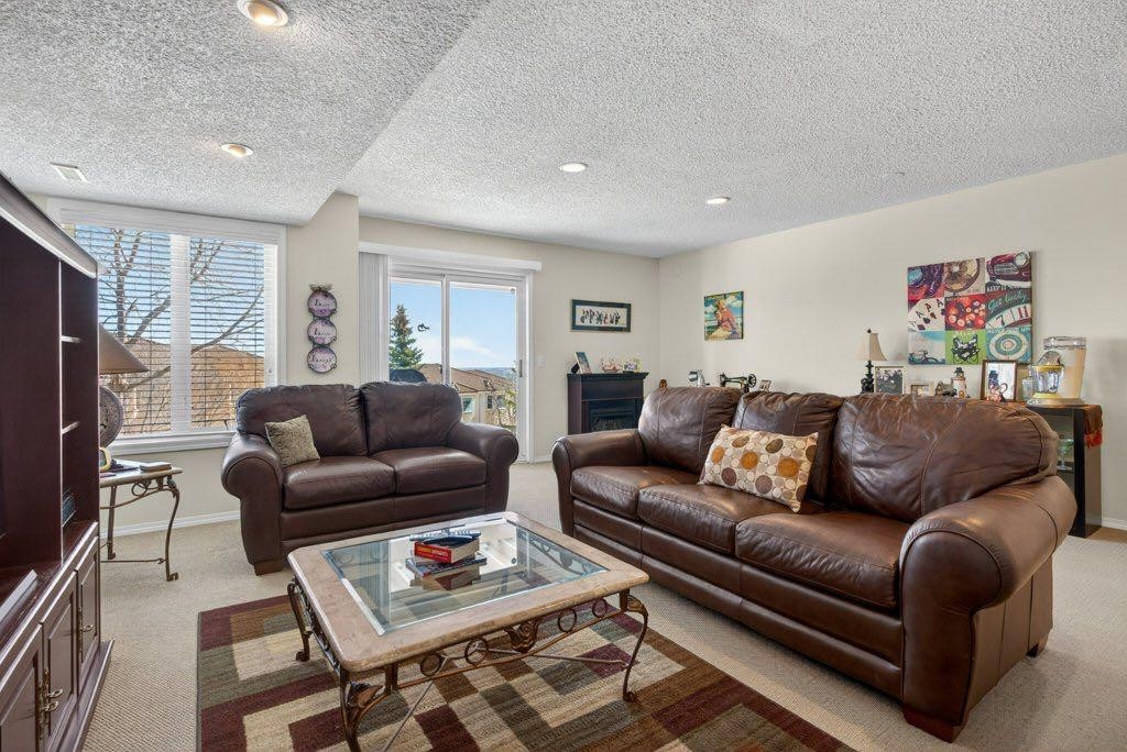 92 Hamptons Link Nw, Calgary, AB - Indoor Photo Showing Living Room