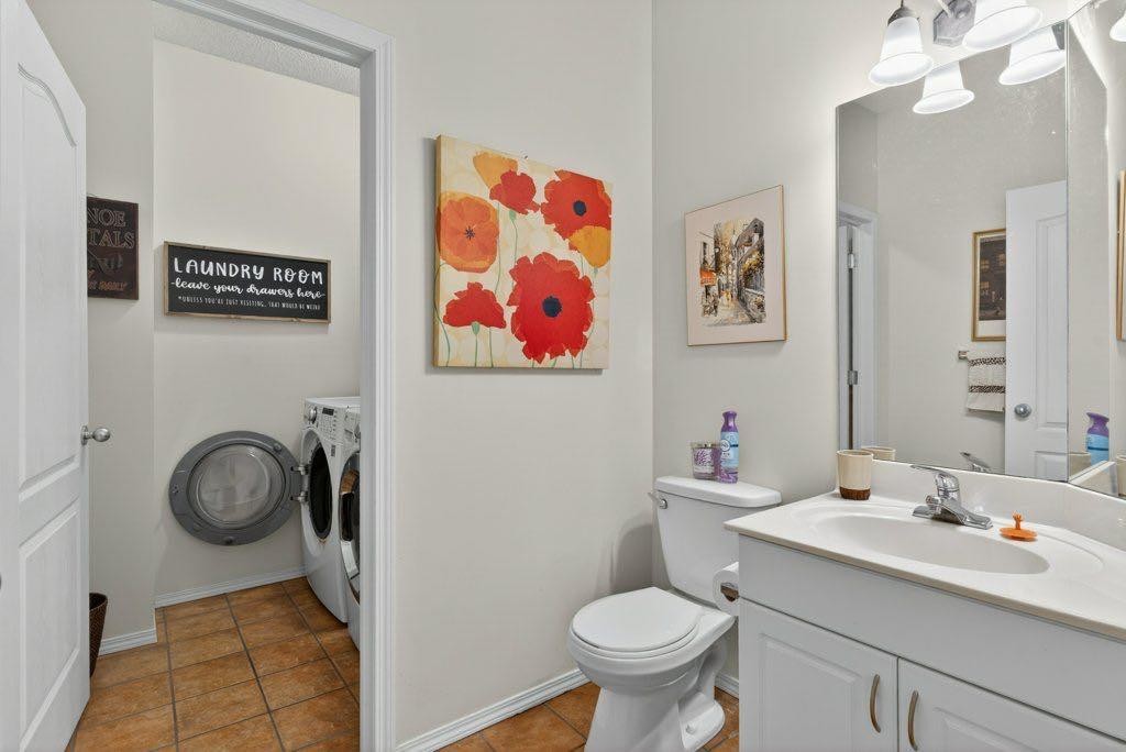 92 Hamptons Link Nw, Calgary, AB - Indoor Photo Showing Bathroom