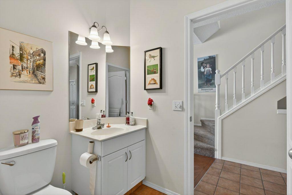 92 Hamptons Link Nw, Calgary, AB - Indoor Photo Showing Bathroom