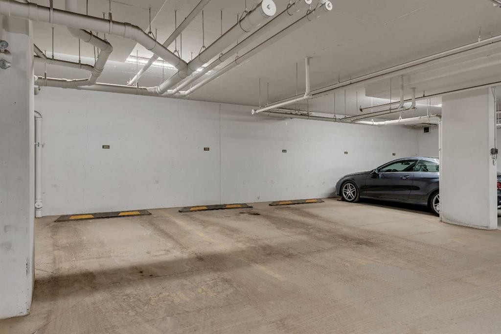 2225-76 Cornerstone Passage Ne, Calgary, AB - Indoor Photo Showing Garage