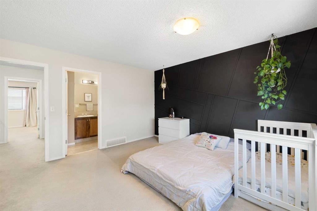 47 Covehaven Mews Ne, Calgary, AB - Indoor Photo Showing Bedroom