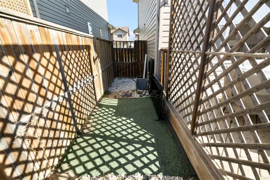 47 Covehaven Mews Ne, Calgary, AB - Outdoor