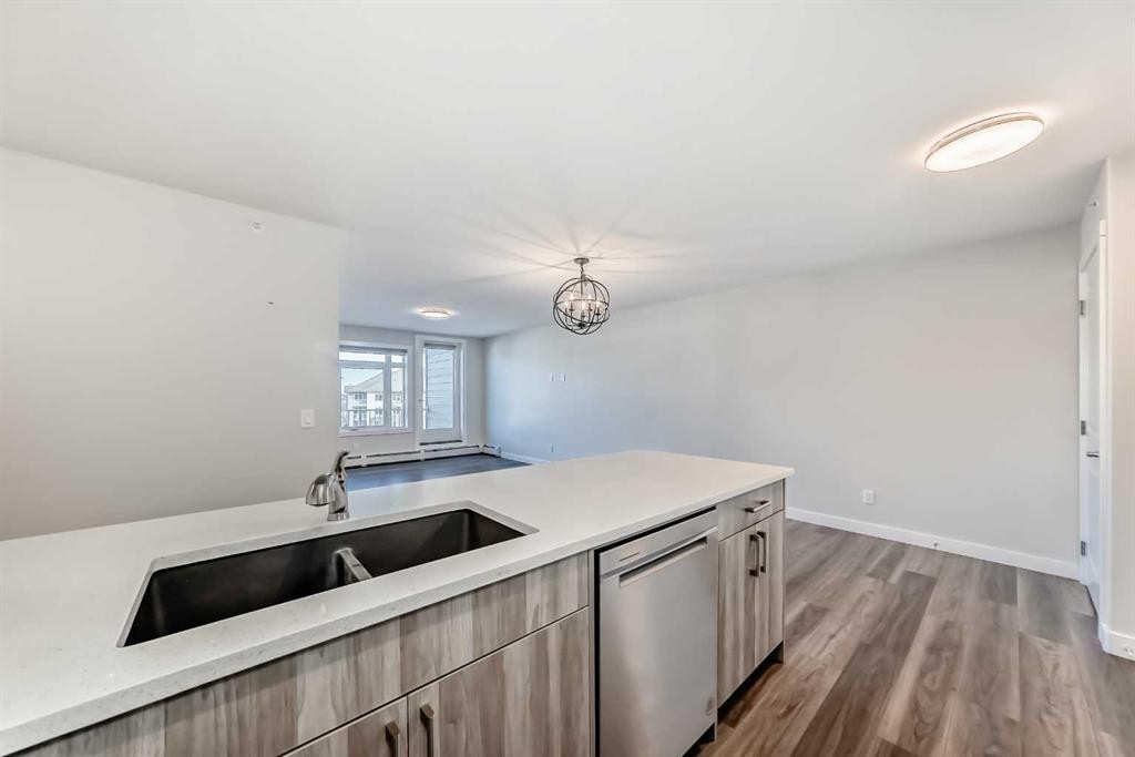 2425-6118 80 Avenue Ne, Calgary, AB - Indoor Photo Showing Kitchen With Double Sink