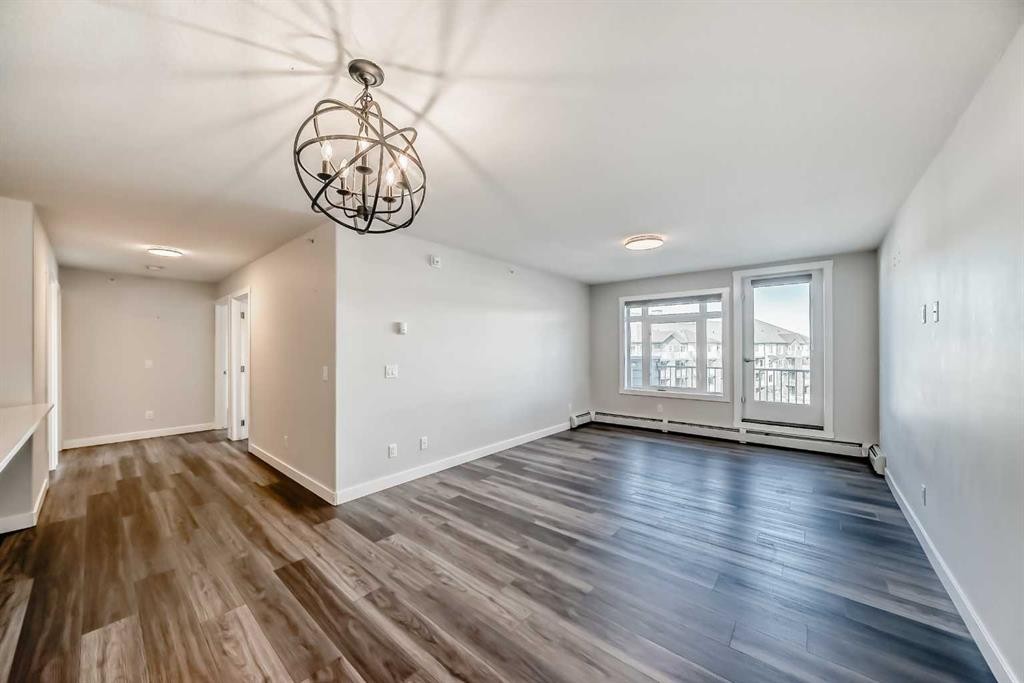 2425-6118 80 Avenue Ne, Calgary, AB - Indoor Photo Showing Other Room
