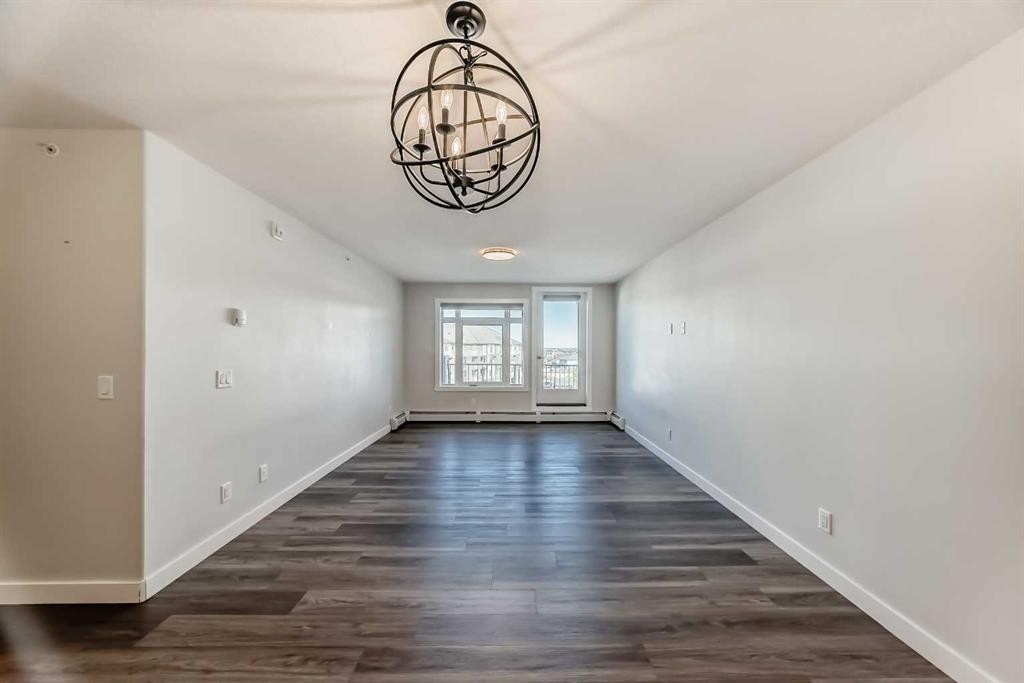 2425-6118 80 Avenue Ne, Calgary, AB - Indoor Photo Showing Other Room
