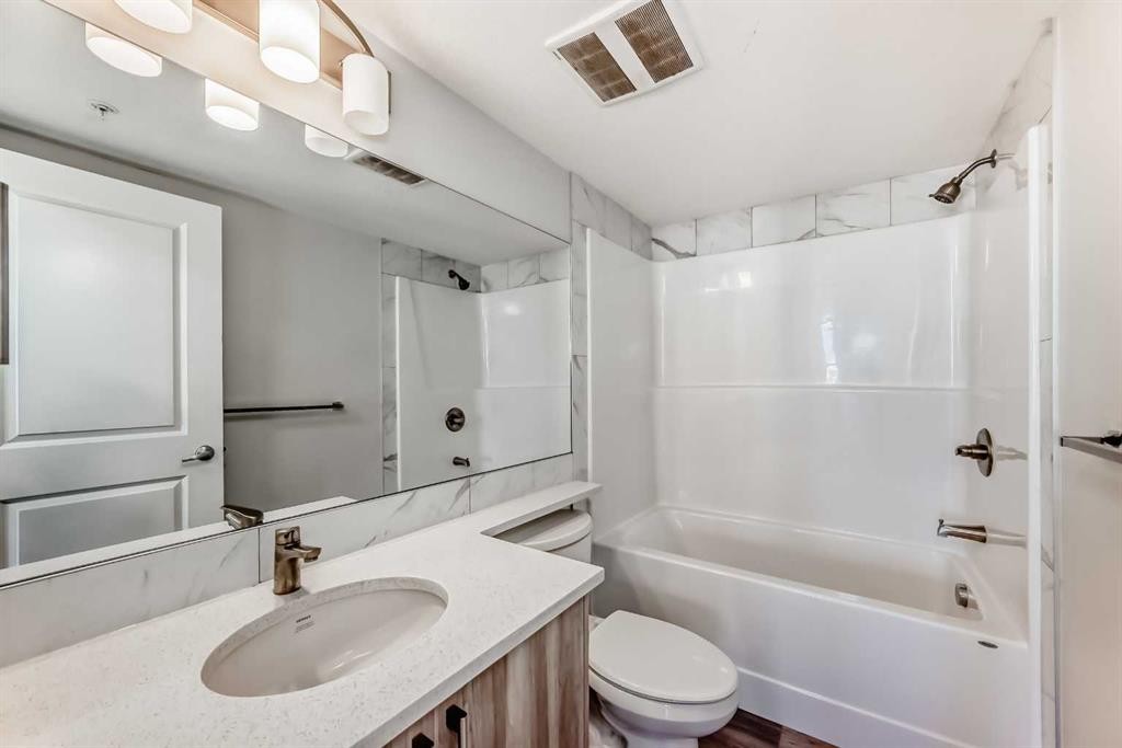 2425-6118 80 Avenue Ne, Calgary, AB - Indoor Photo Showing Bathroom
