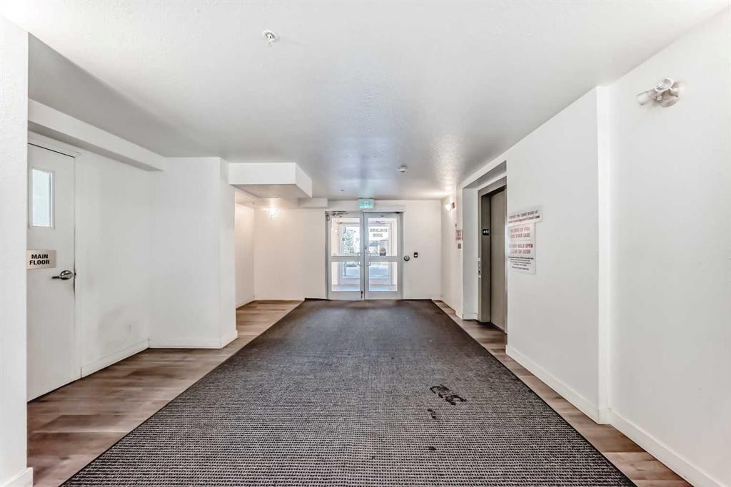 2425-6118 80 Avenue Ne, Calgary, AB - Indoor Photo Showing Other Room