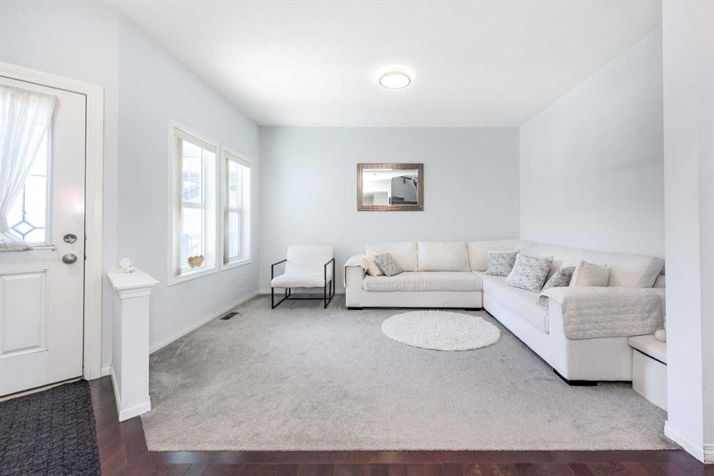19 Skyview Ranch Crescent Ne, Calgary, AB - Indoor Photo Showing Living Room