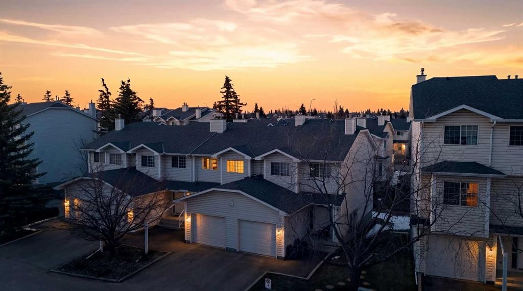 310 Hawkstone Manor Nw, Calgary, AB - Outdoor With Facade