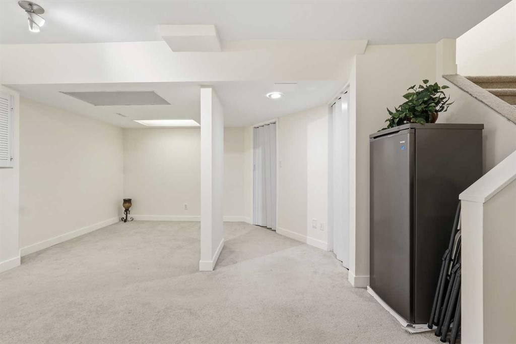 310 Hawkstone Manor Nw, Calgary, AB - Indoor