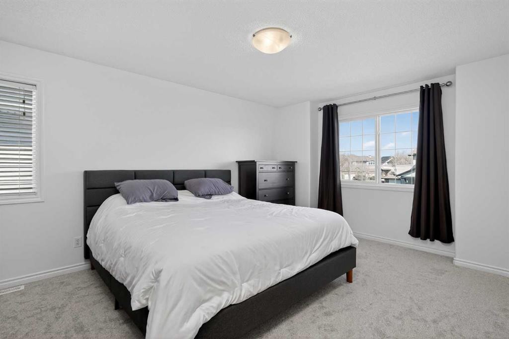 268 Westmount Crescent, Okotoks, AB - Indoor Photo Showing Bedroom