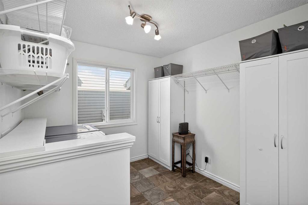 268 Westmount Crescent, Okotoks, AB - Indoor