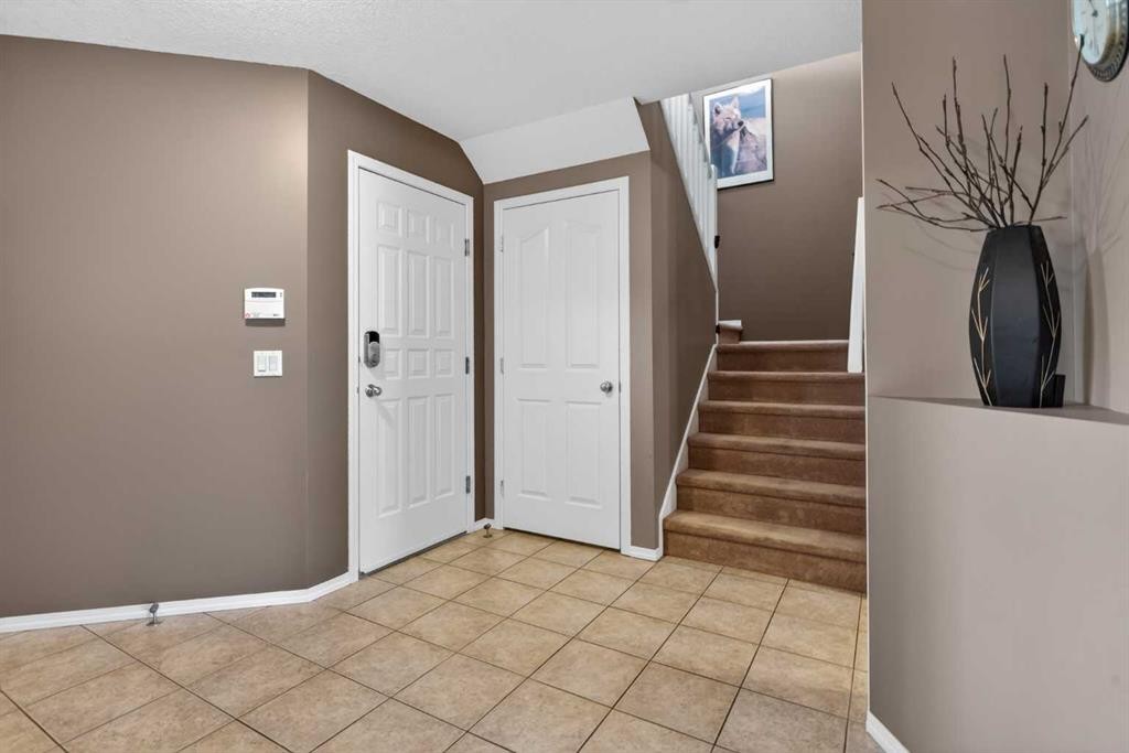 204 Citadel Meadow Close Nw, Calgary, AB - Indoor Photo Showing Other Room