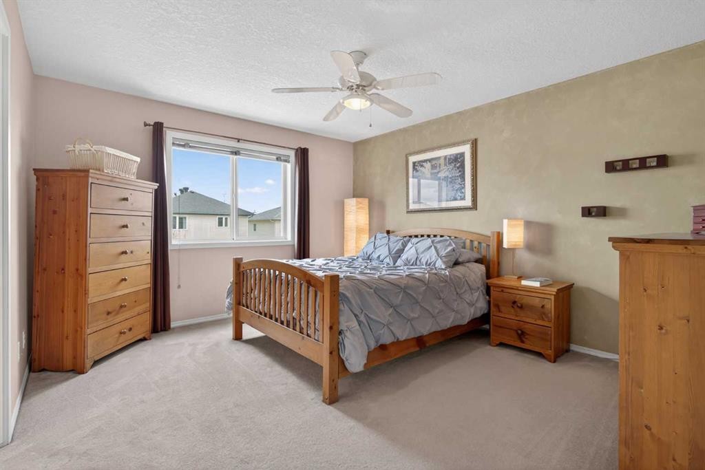 204 Citadel Meadow Close Nw, Calgary, AB - Indoor Photo Showing Bedroom