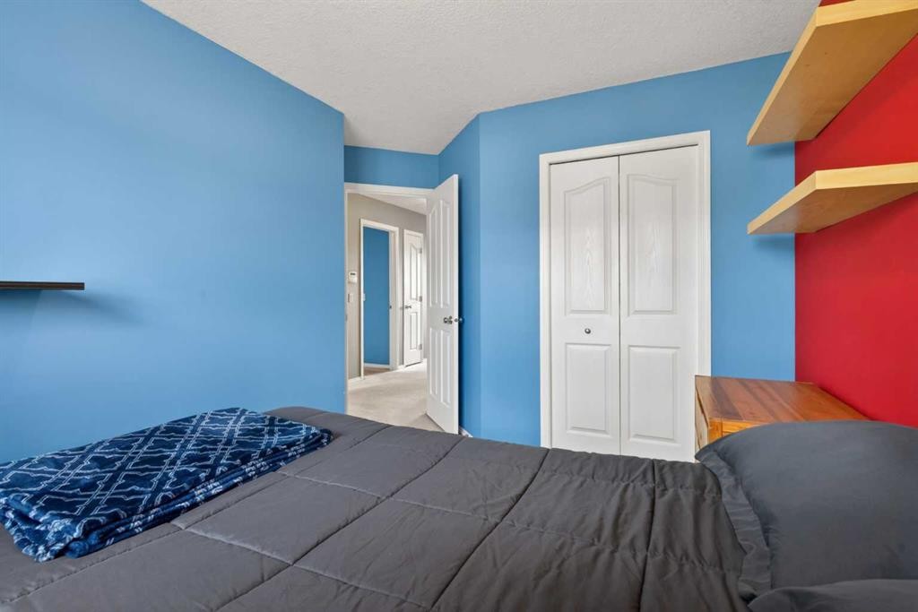 204 Citadel Meadow Close Nw, Calgary, AB - Indoor Photo Showing Bedroom
