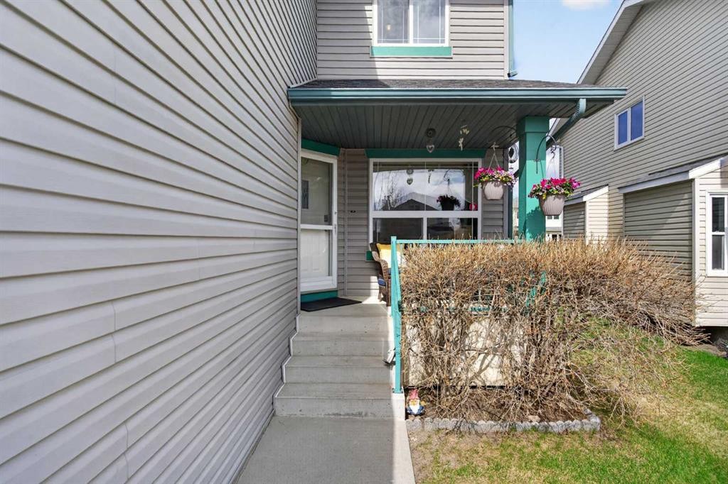 204 Citadel Meadow Close Nw, Calgary, AB - Outdoor With Exterior