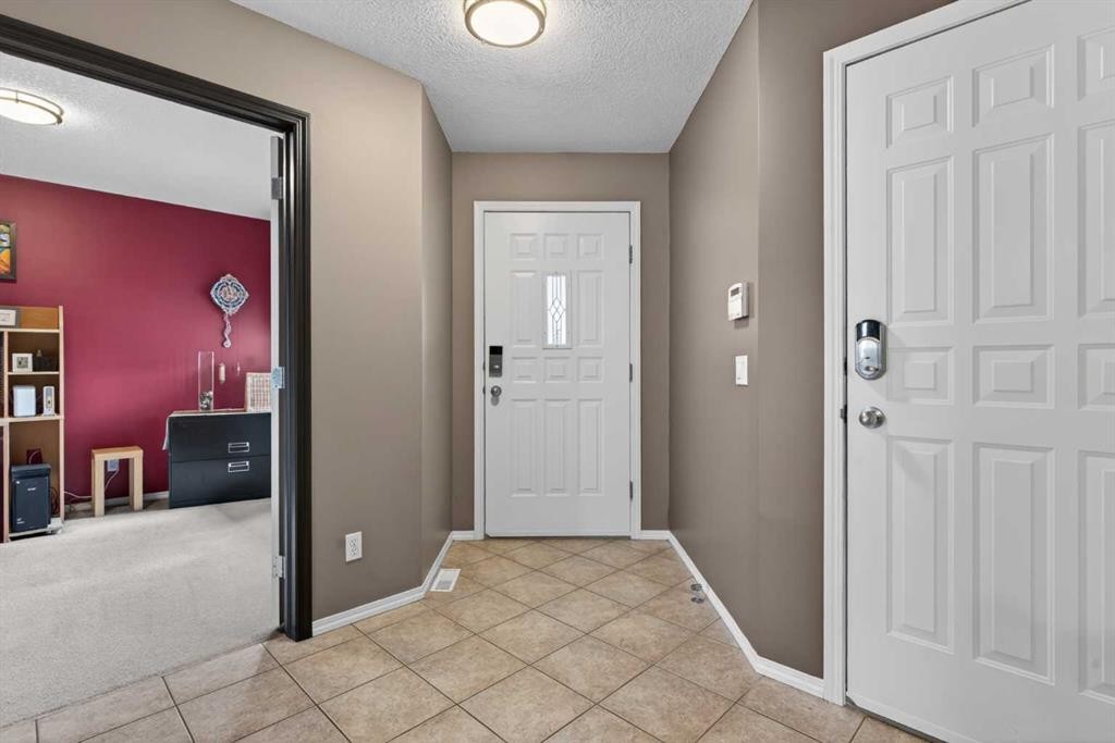 204 Citadel Meadow Close Nw, Calgary, AB - Indoor Photo Showing Other Room