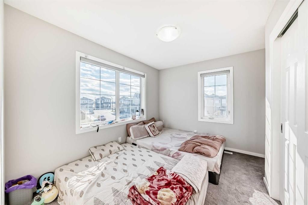 126 Cityspring Gate Ne, Calgary, AB - Indoor Photo Showing Bedroom
