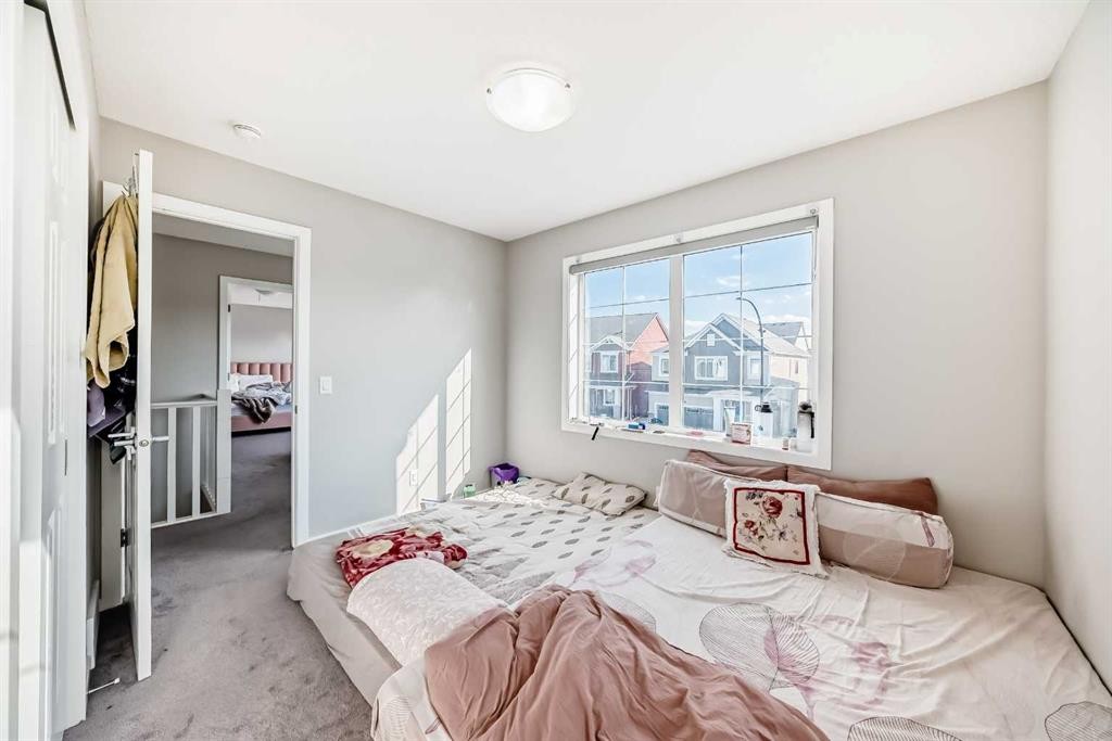 126 Cityspring Gate Ne, Calgary, AB - Indoor Photo Showing Bedroom