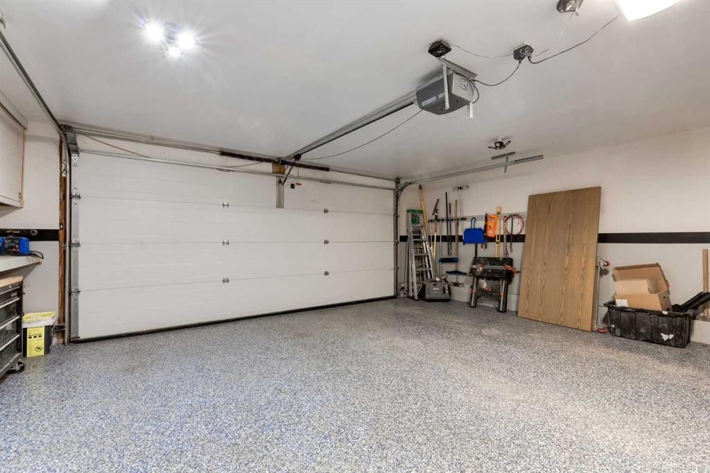 9915 Patton Road Sw, Calgary, AB - Indoor Photo Showing Garage