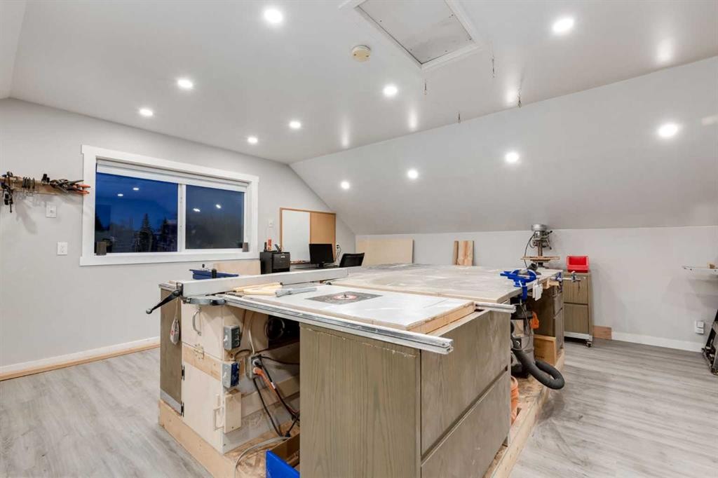 9915 Patton Road Sw, Calgary, AB - Indoor