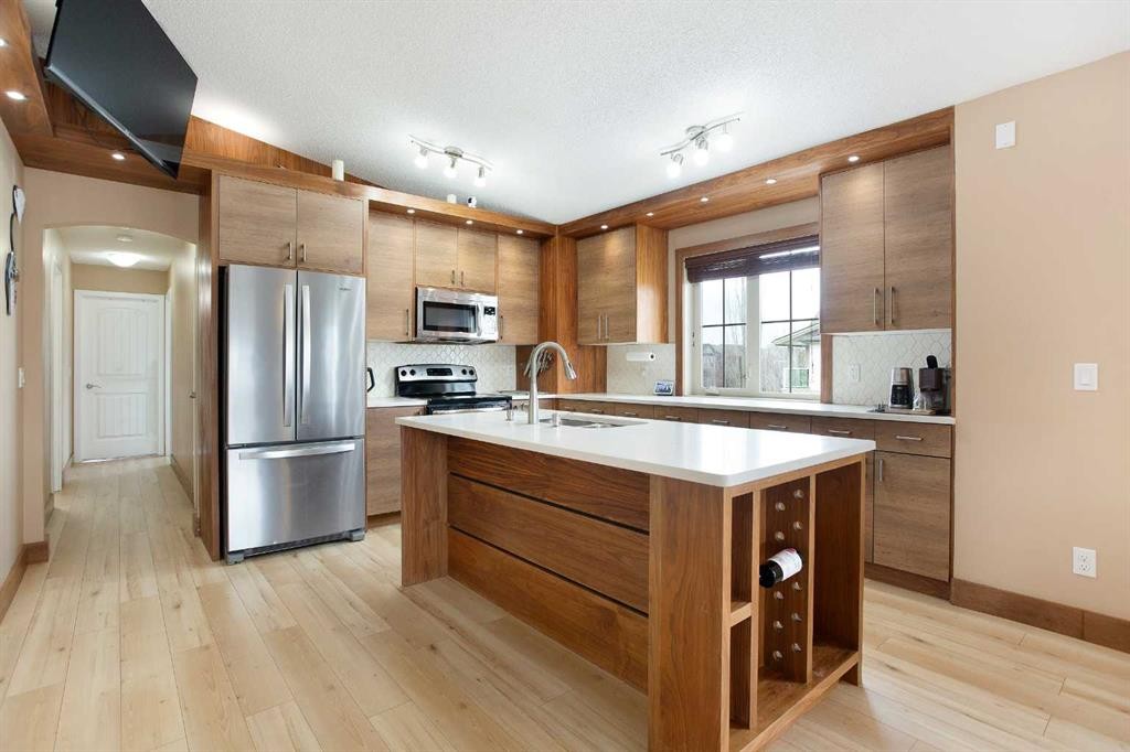 2201-230 Eversyde Boulevard Sw, Calgary, AB - Indoor Photo Showing Kitchen