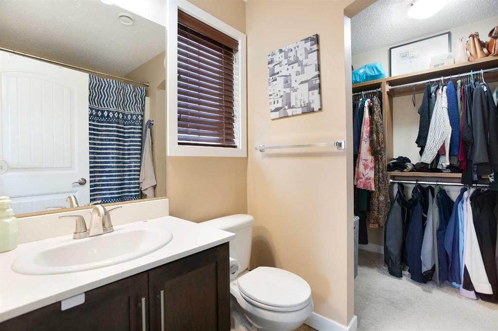 2201-230 Eversyde Boulevard Sw, Calgary, AB - Indoor Photo Showing Bathroom