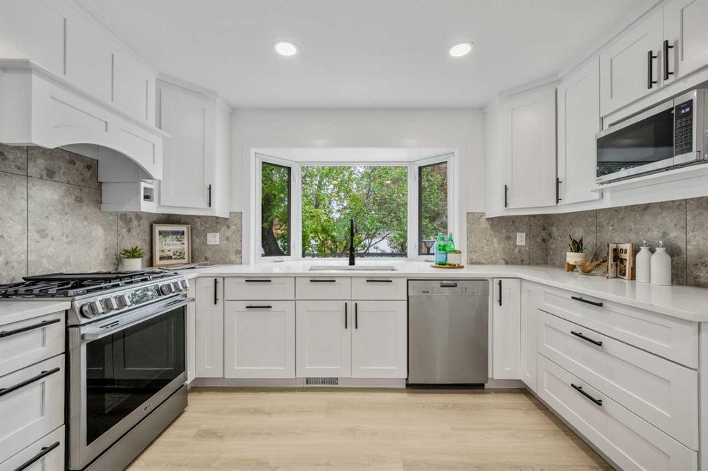 235 Lake Rosen Crescent Se, Calgary, AB - Indoor Photo Showing Kitchen With Stainless Steel Kitchen With Upgraded Kitchen