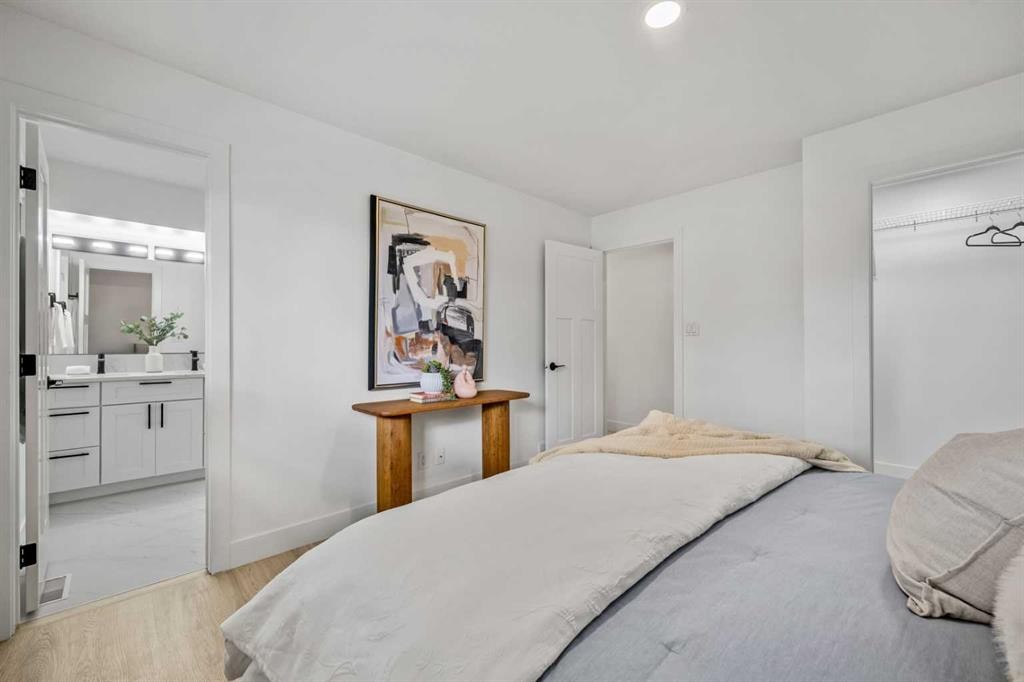 235 Lake Rosen Crescent Se, Calgary, AB - Indoor Photo Showing Bedroom